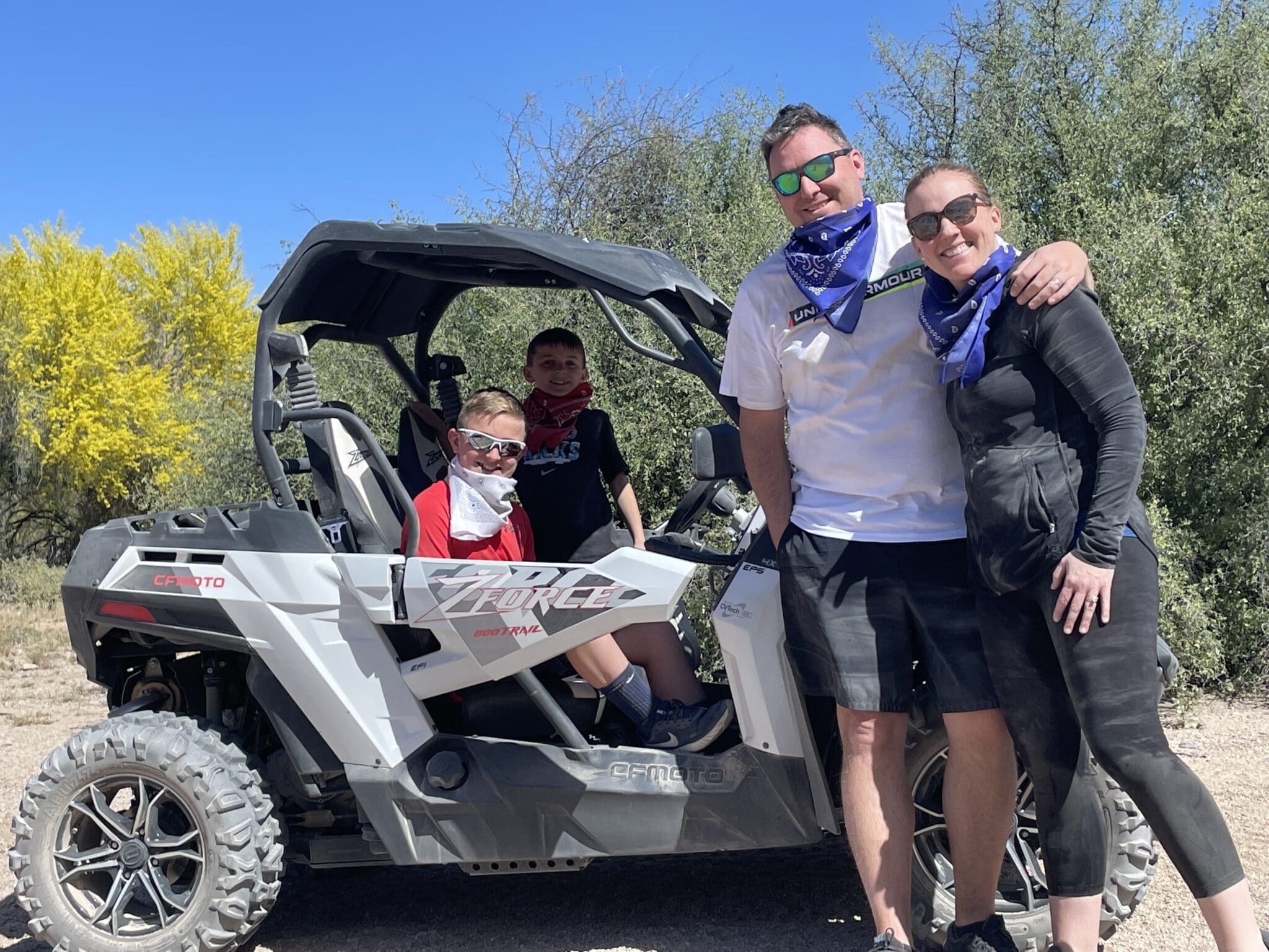 family-desert-tour-sand-buggy-2022